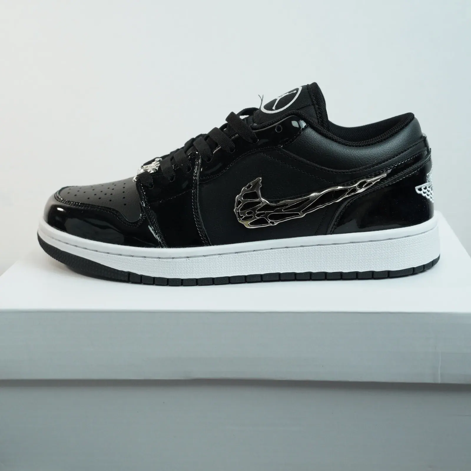 Air Jordan 1 Low — Black