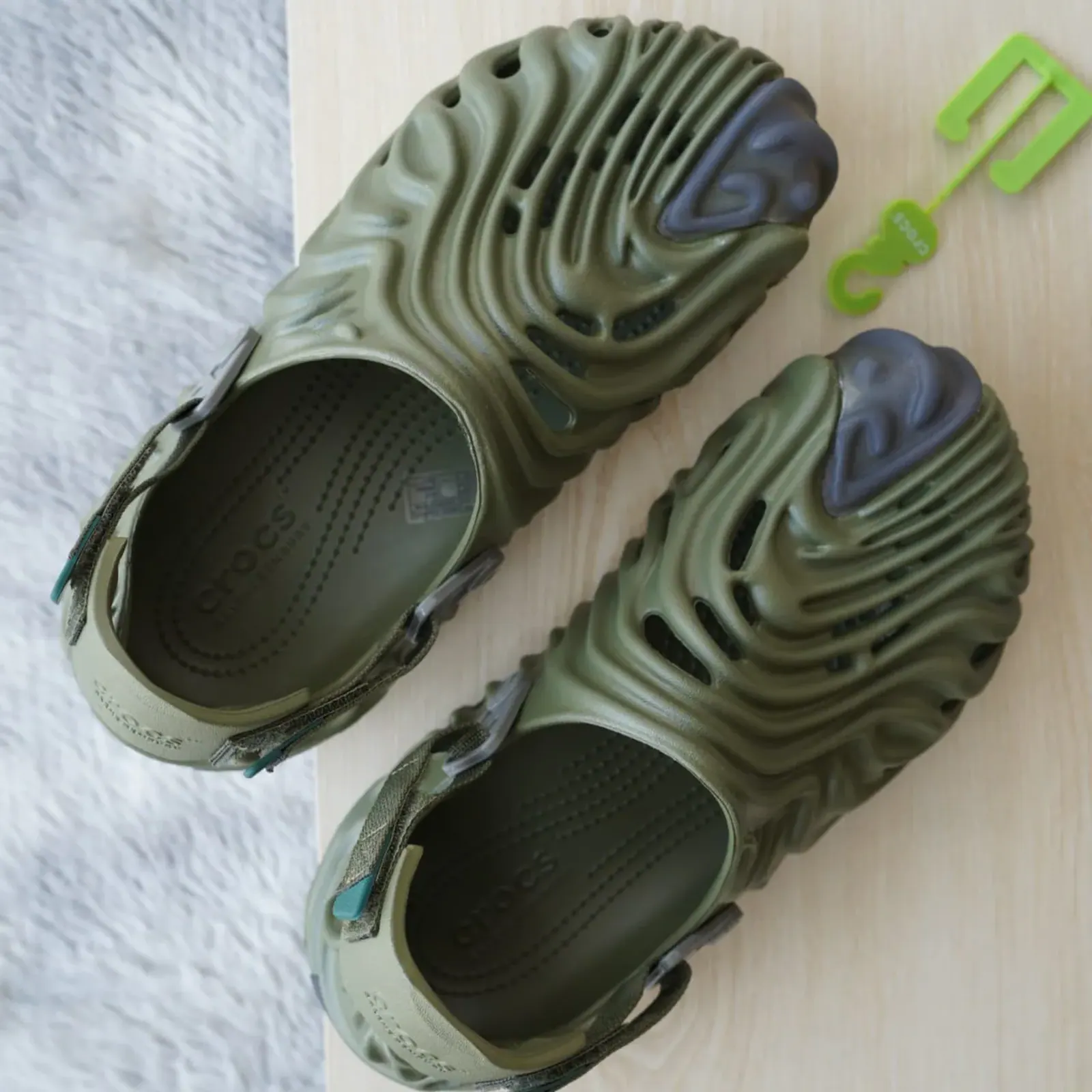 Crocs  x Salehe Bembury Pollex — OLIVE