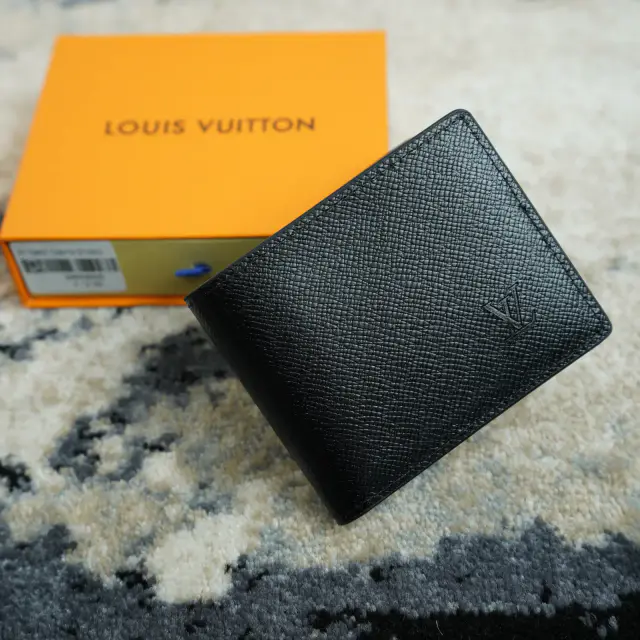 LV Multiple Wallet in  Epi Leather — Blackw