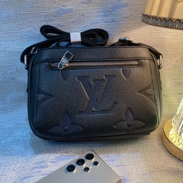 LV side Bag — Black